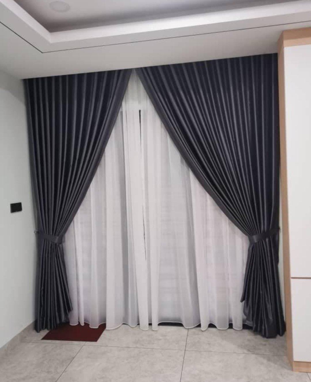 ستائر بلاك أوت — حسن تفصيل ستائر و كنب مجالس
