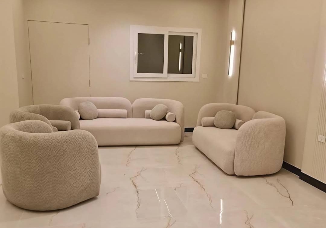 من نحن — حسن تفصيل ستائر و كنب مجالس